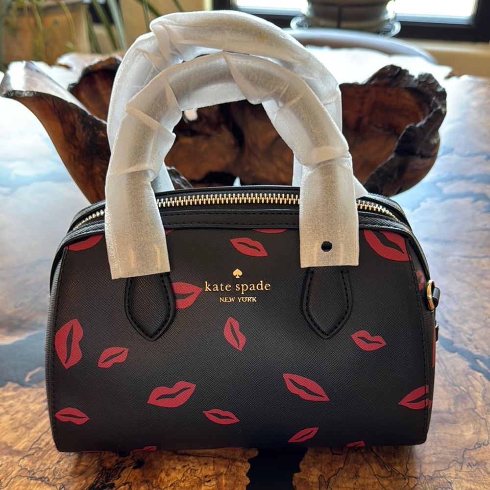 Kate Spade NWT Black & Red Lips Madison Small Duffle Crossbody Bag and Dust Bag